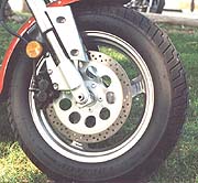 Колеса Mag и перевернутая вилка – отличительная особенность Maraudera